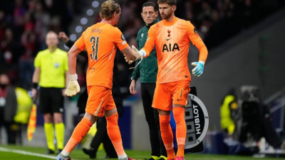 ‘실수 연발’ 토트넘 GK, 15분 만에 3실점하며 교체 아웃... UCL 16강 1차전 ATM전 2-5 완패하며 빨간불 켜진 8강 진출