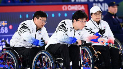 휠체어컬링 혼성팀, 미국에 2-9 패배→예선 4승3패 ‘4위’ 유지…“이제 더 지면 밀린다” [2026 밀라노]