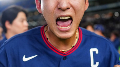 ‘1500만 원의 부적’보다 빛난 투혼…‘캡틴’ 이정후가 쏘아 올린 마이애미행 기적