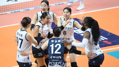 도로공사, 흥국생명 잡고 8시즌 만의 정규리그 1위…챔프전 직행, 통합우승 도전