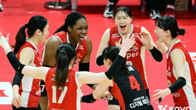 ‘유종의 미’ 페퍼저축은행, 정관장 잡고 첫 탈꼴찌+최다승+최다승점으로 시즌 마무리[현장리뷰]