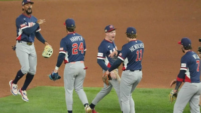 美, 도미니카 불방망이 잠재우고 결승행