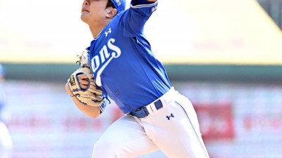 [포토]힘차게 공 뿌리는 삼성 이승민