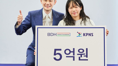 ‘패럴림픽 5메달’ 김윤지, 포상금 5억 받았다
