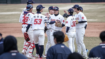 미소 짓는 롯데…시범경기라 해도, 1위는 좋지 아니한가