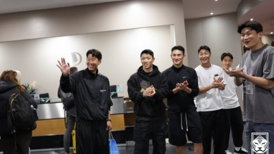 “英도착 환영해” 손흥민·김민재 등 해외파 스태프까지 챙기는 감동의 도열 인사, 이게 ‘원 팀’이지 [SS 밀턴 케인즈 현장]