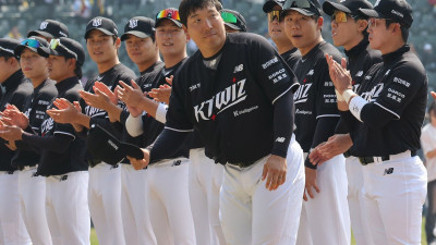 잠실서 울려 퍼진 환호성… ‘두 번의 우승’ 함께한 김현수 반긴 LG 팬들