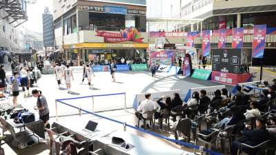 도심에서 펼쳐진 3x3…시민들 발걸음도 멈췄다 “ 선수들이 흘리는 땀방울도 눈에 보이네요”