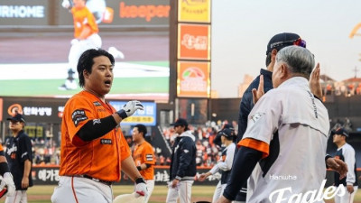 한화, 11회 연장 사투 끝 ‘각본 없는 드라마’→김경문 감독 “끝까지 집중력 잃지 않은 선수들 대견해” [SS대전in]