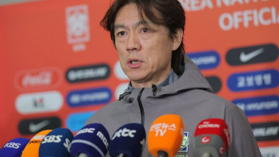 “손흥민은 우리 팀 중심, 한 번도 의심한 적 없다” 에이징 커브 인터뷰에 홍명보 감독 감쌌다 [SS현장]