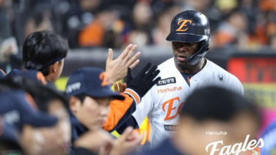 한화 페라자, ‘마수걸이 홈런’ 작렬! ‘타구 속도 시속 160㎞’ 대형 아치→잠실구장 넘겼다 [SS잠실in]
