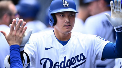 디그롬 ‘초구’ 때려 넘긴 오타니…‘2G 연속 홈런’에도 다저스 고개 숙였다