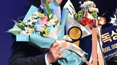 [포토]GS칼텍스 이영택 감독, V-리그 시상식 감독상 수상