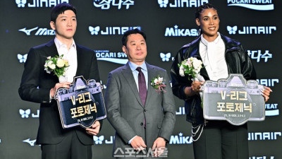 [포토]니콘 V-리그 포토제닉상 수상한 정지석과 실바