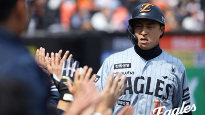[공식] ‘최다 안타 1위’ 손아섭, 두산 유니폼 입는다…투수 이교훈+1억5000만원