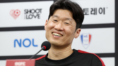 비명조차 멎은 무릎, 다시 뛴 ‘두 개의 심장’…박지성, 모두를 울린 ‘7분의 사투’