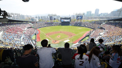 프로야구 인기는 계속된다…117G 만에 200만 관중 돌파 ‘역대 최소경기’