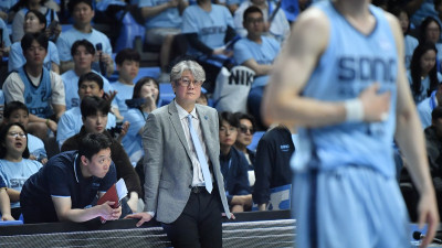 “저 혹시, 사진 한 번만 찍어주실 수 있을까요?”