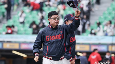 “나균안 첫 승 축하” 3연승 김태형 감독 웃었다…“야수들 고른 활약으로 이겨” [SS문학in]